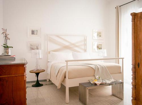 Modern Comfort, Poetic Charm