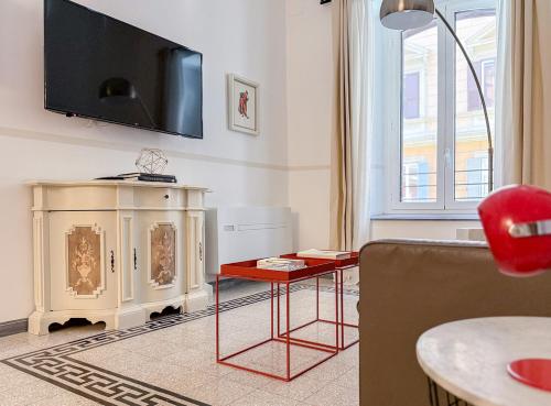 Modern Comfort, Poetic Charm
