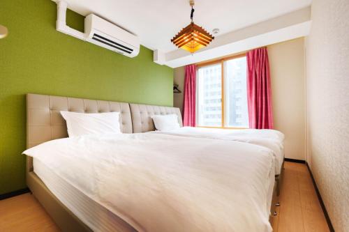 青葉邸-NIPPONBASHI Room 702-3 Min Walk to Kuromon Market 3BR 5 Beds Family Residence