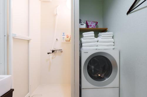 青葉邸-NIPPONBASHI Room 702-3 Min Walk to Kuromon Market 3BR 5 Beds Family Residence