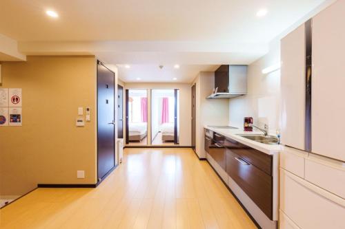 青葉邸-NIPPONBASHI Room 702-3 Min Walk to Kuromon Market 3BR 5 Beds Family Residence