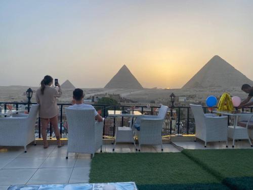 Golden Pyramids View Inn
