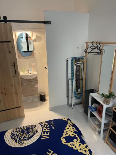 Koupelna v ubytování T1 neufs climatisés sur-équipés