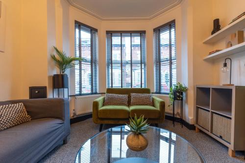 a living room with a couch and a glass table at 4 bedroom 2 bath beautiful Victorian house in Nottingham