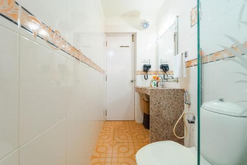 a bathroom with a toilet and a sink at Cabatales - 3BHK Villa Near Candolim Beach in Candolim