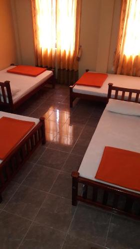 Postel nebo postele na pokoji v ubytování Anura Guest Inn