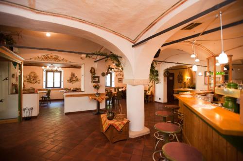 a bar in a restaurant with a counter and chairs at Seecamping Berghof - Mobilheime in Landskron