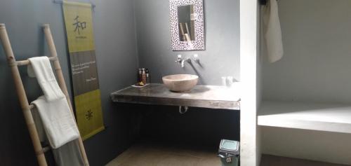 Ένα μπάνιο στο the Oasis