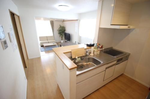 Η κουζίνα ή μικρή κουζίνα στο Guesthouse徳島201