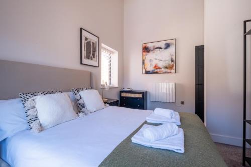 Luxury 4BDR House By Torr Property Group Contractors Accommodation With Free Gated Secure Parking & Private Patio Garden Liverpool photo 56