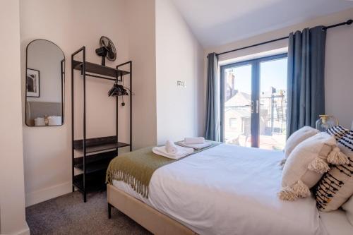 Luxury 4BDR House By Torr Property Group Contractors Accommodation With Free Gated Secure Parking & Private Patio Garden Liverpool photo 55