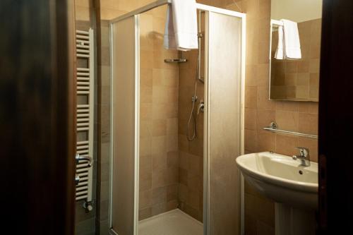 a bathroom with a shower and a sink at Hotel Chalet Seggiovia in Pontechianale