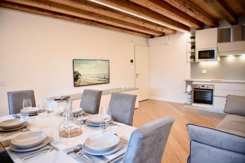 a dining room with a long table and chairs at Udine Urban Nest in Udine