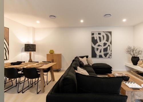 Posezení v ubytování Luxe Stepney Townhouse