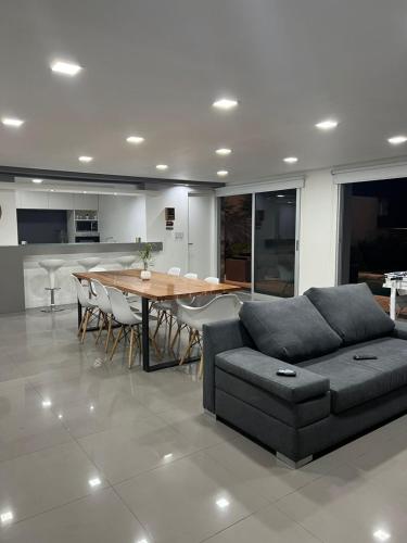 Kuchyň nebo kuchyňský kout v ubytování Loft con pileta compartida