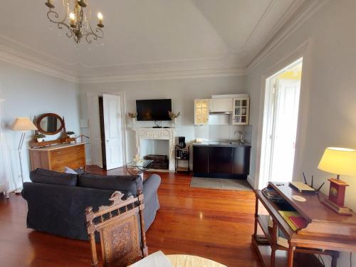 Elegant and Relaxing Seaview Apartment with Pool