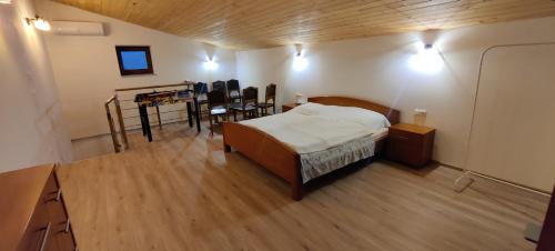 Ένα ή περισσότερα κρεβάτια σε δωμάτιο στο Ferienhaus am Regionalpark - Nähe Wien