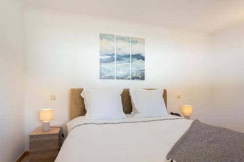 Snazzy Varandas do Castelo One Bedroom Apartment with Sea View sleeps 2