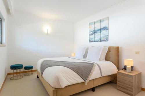 Snazzy Varandas do Castelo One Bedroom Apartment with Sea View sleeps 2