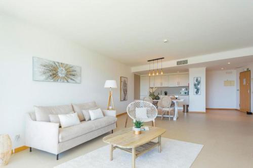 Snazzy Varandas do Castelo One Bedroom Apartment with Sea View sleeps 2