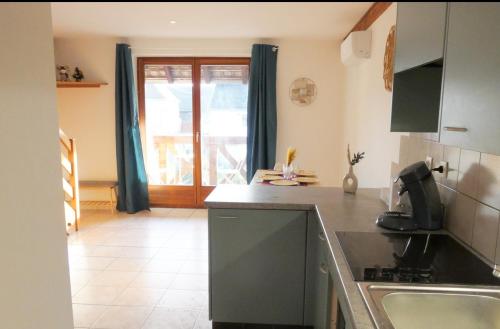 Η κουζίνα ή μικρή κουζίνα στο Le balcon suspendu