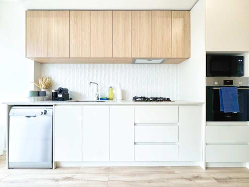 Η κουζίνα ή μικρή κουζίνα στο New & Spacious Studio Apt Opposite Central Market