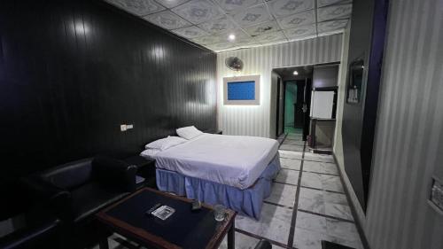 Postel nebo postele na pokoji v ubytování SSClub Hotel Peshawar