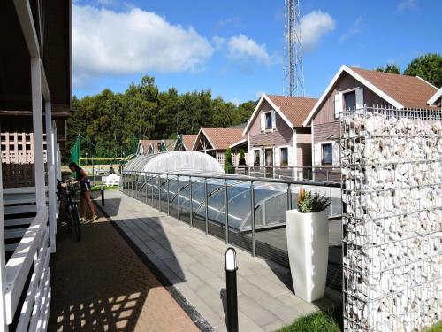 Fotografie z fotogalerie ubytování Holiday homes with swimming pool, Miedzyzdroje v destinaci Międzyzdroje