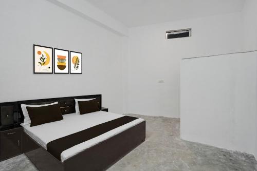 Ένα ή περισσότερα κρεβάτια σε δωμάτιο στο SPOT ON Hotel Veer Galaxy