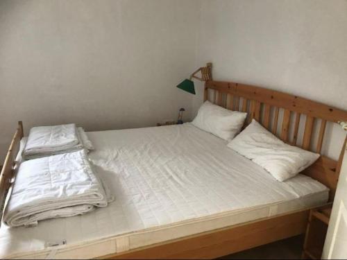 a bed with two white sheets and pillows on it at Mühlenblick in Dänschendorf