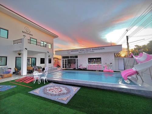 Bazén v ubytování Missawa Pool Villa Bangsaen nebo v jeho okolí