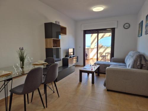a living room with a couch and a table at casa hilo dorado in Águilas