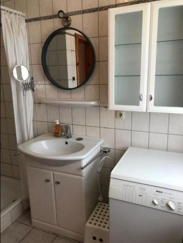 a small bathroom with a sink and a mirror at Lieblingsplatz in Petersdorf auf Fehmarn
