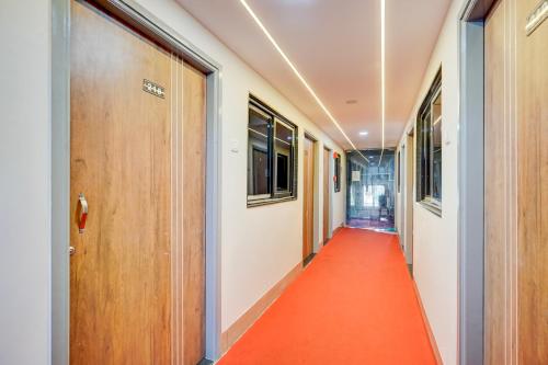 Μια τηλεόραση ή/και κέντρο ψυχαγωγίας στο SPOT ON Hotel The Comfort Cove