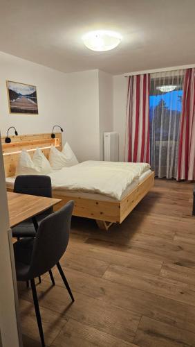 Postel nebo postele na pokoji v ubytování Gasthof Alte Tanne