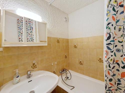 Ένα μπάνιο στο Alpenlake AP120 VIEW & NATURE 5 pers