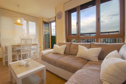 a living room with a couch and a table at La Casa del Muelle in Suances