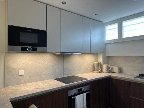 Kuchyň nebo kuchyňský kout v ubytování Havre de paix en ville - chez Céline