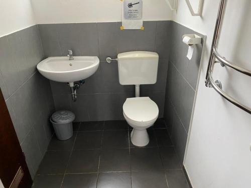 Galeriebild der Unterkunft Weener Monteurwohnungen 1 bis 9 Betten in Weener