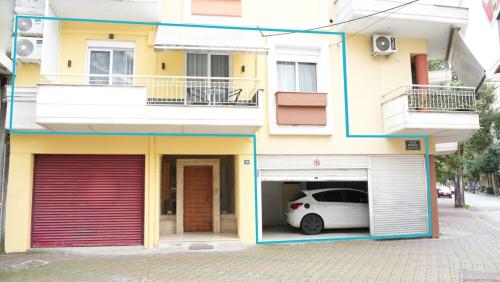 Το κτήριο όπου στεγάζεται  το διαμέρισμα