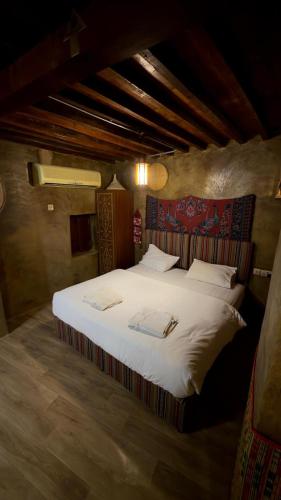 Ένα ή περισσότερα κρεβάτια σε δωμάτιο στο حياه العقر hayat alaqar