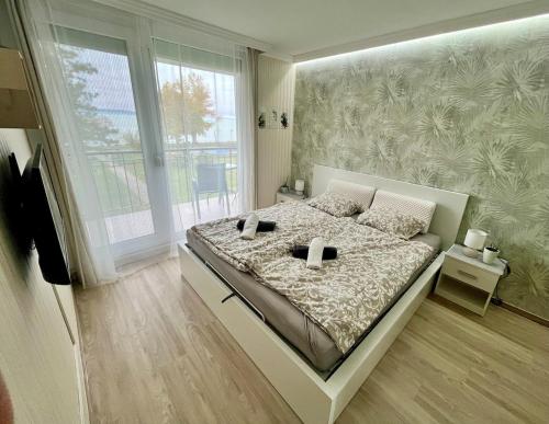 Postel nebo postele na pokoji v ubytování Siófok Panoráma Apartman