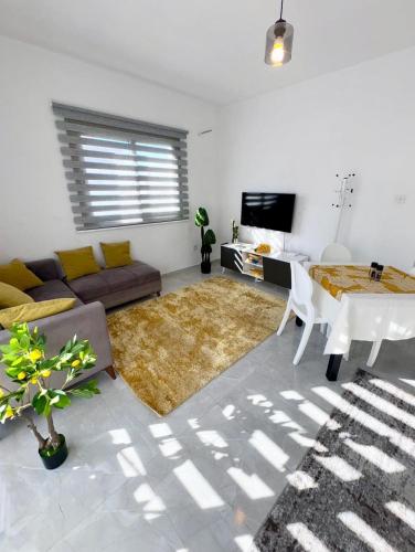 TV a/nebo společenská místnost v ubytování Lapta Residence