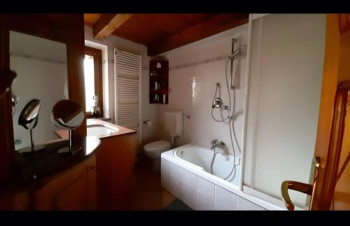 Ένα ή περισσότερα κρεβάτια σε δωμάτιο στο Le Petit Rascard