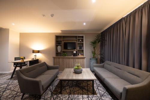 One-Bedroom Suite with Waterfront View