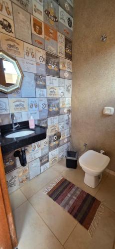 a bathroom with a toilet and a sink at Por ti Maria in Olímpia