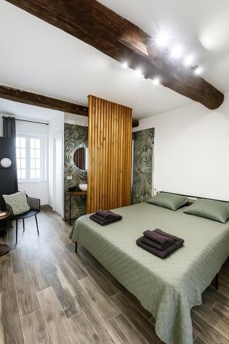 a bedroom with a large bed with towels on it at Sole Suite & Boutique Rooms in Norma