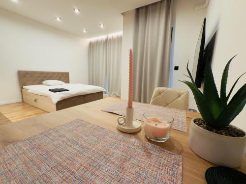 Ένα ή περισσότερα κρεβάτια σε δωμάτιο στο Apartmán Špitálska so súkromným parkingom