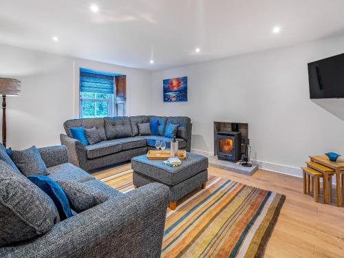 TV a/nebo společenská místnost v ubytování Balnamuir Farmhouse