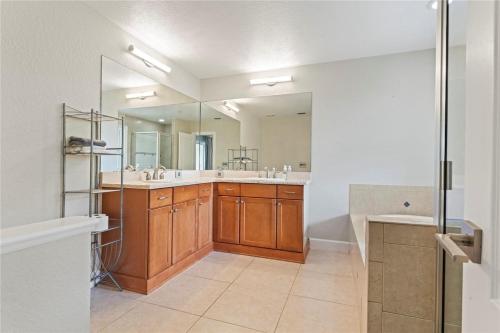 Koupelna v ubytování Beach House Paradise - Walk to everything!